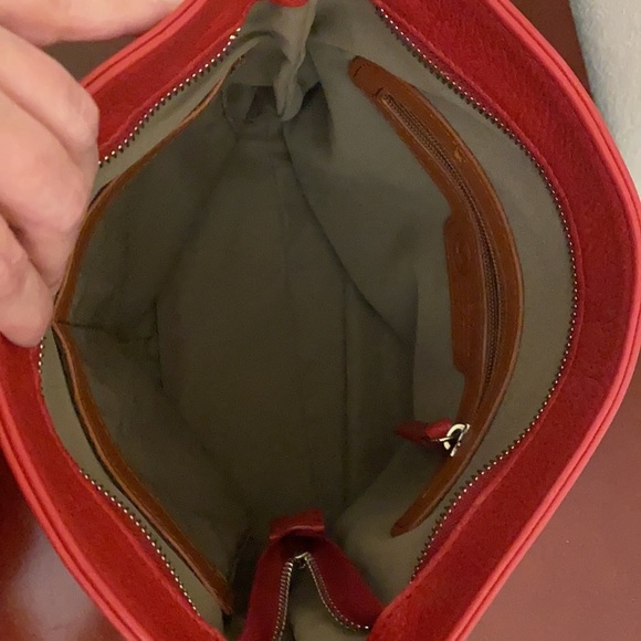 VALENTINA ITALY GENUINE LEATHER ADJUSTABLE RED CROSSBODY!! - Picture 11 of 12